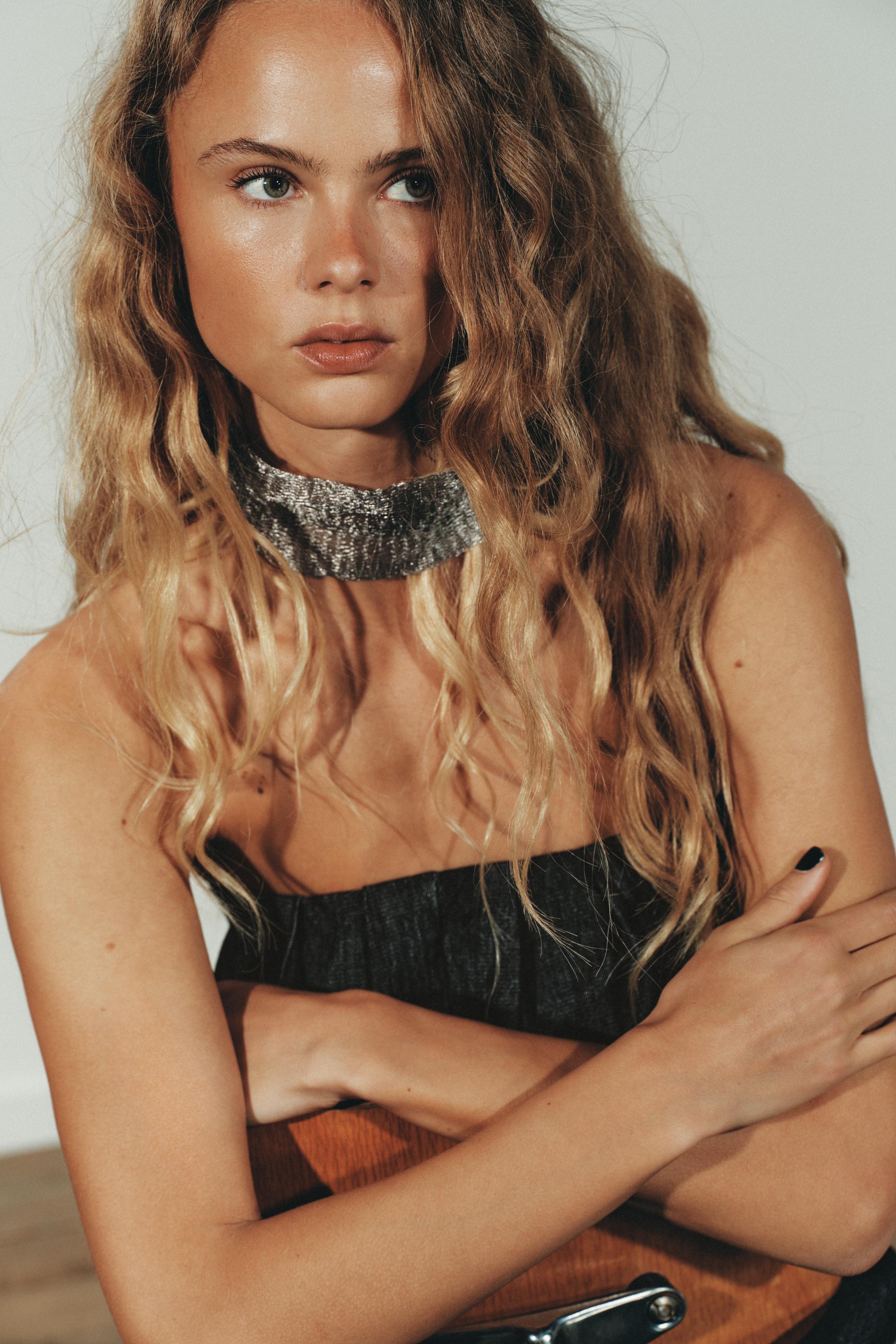 METAL MESH CHOKER NECKLACE